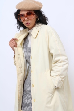Casaco estilo trench coat bege amarelinho - comprar online