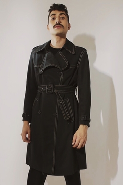 Trenc coat preto forrado  pesponto bege cinto utilitário - comprar online