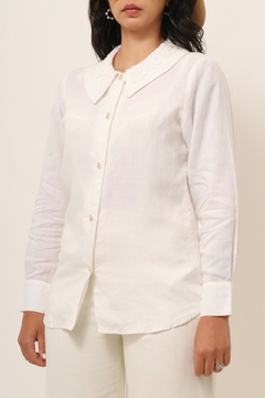 Camisa chic off white comprida na internet