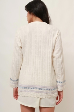 Blusa pulover branco textura suspiro barrado azul na internet