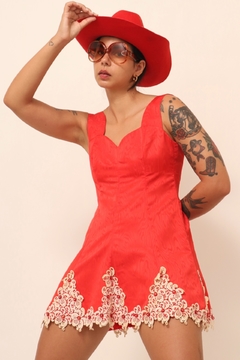 vestido acetinado barra bordada