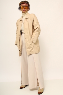 Jaqueta de couro ombreira bege classica - comprar online