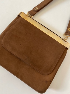 Bolsa marrom couro detalhe dourado - comprar online