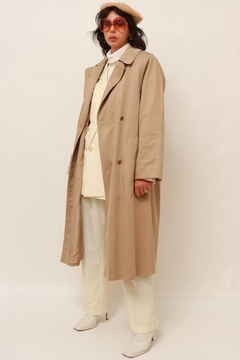 trench coat classico bege vintage na internet