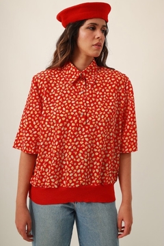 Camisa vermelha color frutas vintage