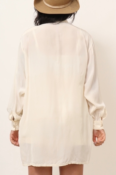 Camisa chic off white comprida - Capichó Brechó