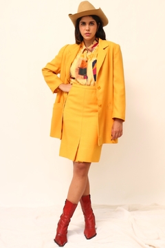 Conjunto amarelo BLAZER + SAIA cintura alta na internet