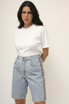 Bermuda jeans vintage detalhe escrita lateral - comprar online