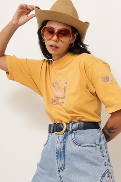 camiseta amarela gola grossa vintage - loja online