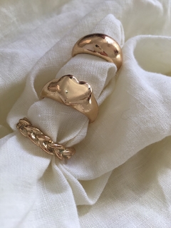 Kit  três anéis dourados pégasos - Capichó Brechó