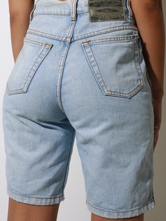 Bermuda jeans cintura mega alta det lateral na internet