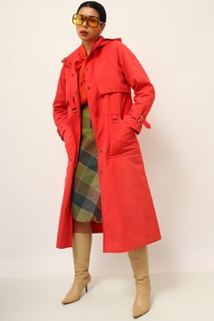 Imagem do Trench Coat vermelho recortes classico