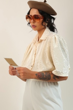 Camisa acetinada manga bufante flores na internet