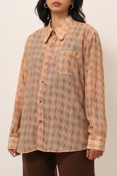camisa estampada vintage pessego - Capichó Brechó