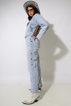 calça jeans cintura alta ilhos na lateral vazado - loja online