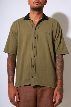 camisa verde oliva detalhes em preto vintage - comprar online