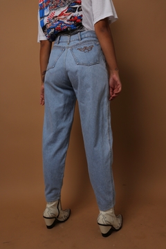 calça jeans cintura alta bordado bolso - Capichó Brechó