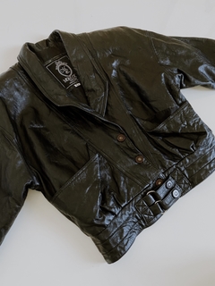 jaqueta cropped couro legitimo cinto frente - comprar online