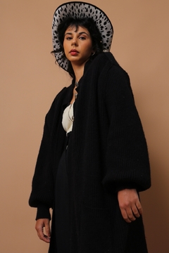 Imagem do casaco tricot preto manga mega bufante