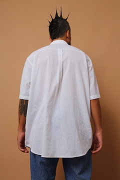 camisa branca ampla bolsos frente na internet