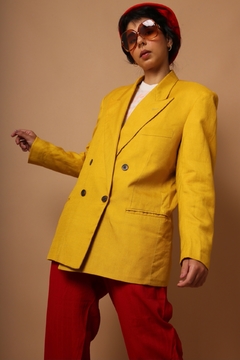 Imagem do blazer linho com viscose amarelo ombreira