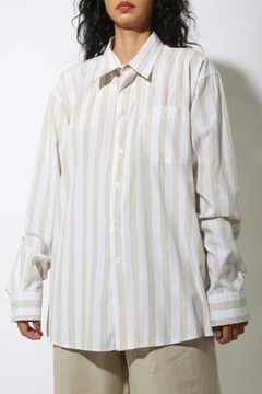 camisa listras branco com bege manga bufante - comprar online