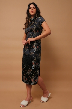vestido acetinado preto fenda lateral - loja online