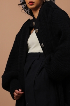 casaco tricot preto manga mega bufante - Capichó Brechó