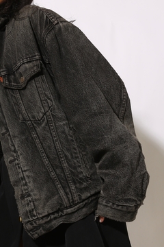 Imagem do jaqueta jeans toda forrada pelego carneiro fake