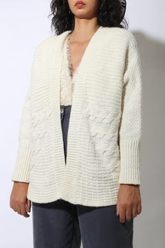 cardigan off white tricot grosso textura - comprar online