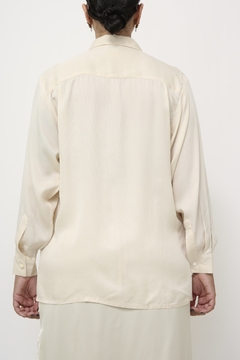 Camisa 100% seda off white classica - Capichó Brechó