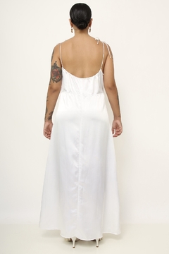Camisola branca longa encorpada decote bordado - comprar online