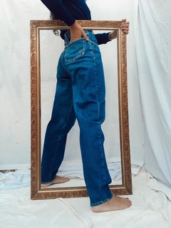 Calça jeans azul Mom cintura alta  vintage original 90's na internet