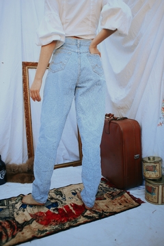 Calça jeans claro  vintage cintura mega alta  original mom 90's na internet