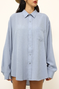 Imagem do Camisa azul clara textura crepe vintage