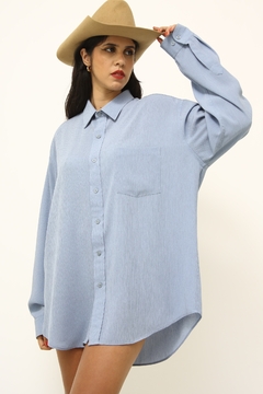 Camisa azul clara textura crepe vintage na internet