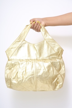 Bolsa sacola couro dourada via