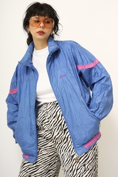 Jaqueta Nylon vintage azul com rosa BORDADO COSTAS - comprar online
