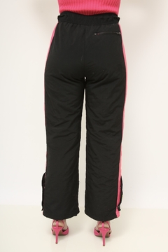 Calça SKY vintage preta detalhe rosa - comprar online