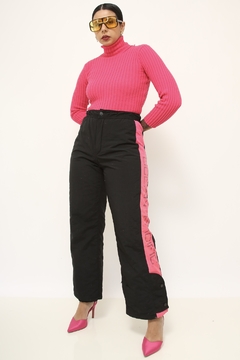 Calça SKY vintage preta detalhe rosa na internet