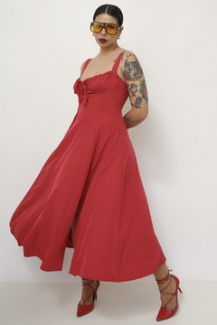 Vestido vermelho midi busto franzido na internet