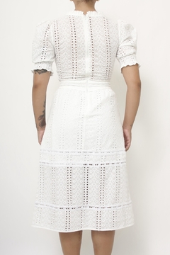 Vestido branco renda midi forrado - loja online