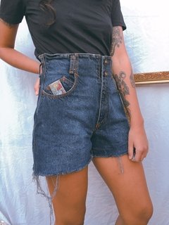 Shorts jeans vintage cintura mega alta barra a fio - comprar online