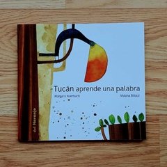 Tucán aprende una palabra