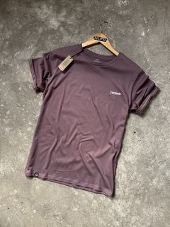 Remera TROWN RETRO Purple en internet