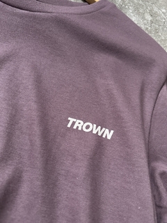 Remera TROWN RETRO Purple - Eclipse