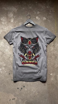 Remera SINNER WOLF Gris - comprar online