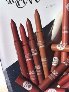 Labial Crayon Artist lip shot - Karite