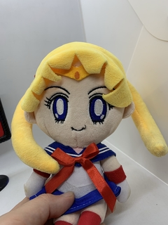 Imagen de Peluche Sailor Moon con sopapa para colgar