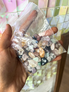 Mix de cristales rolados, de tamaños chicos en bolsita de a 100 gramos.